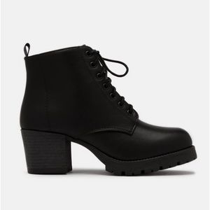 Walk the like miss Lola boots